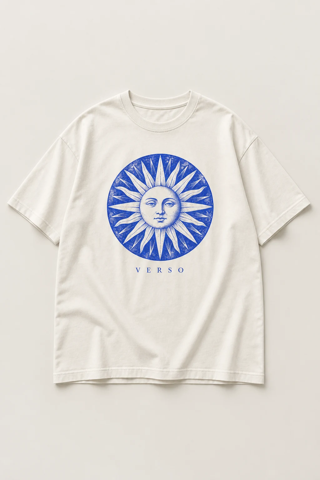 Conceito de estampa solar azul sobre camiseta clara