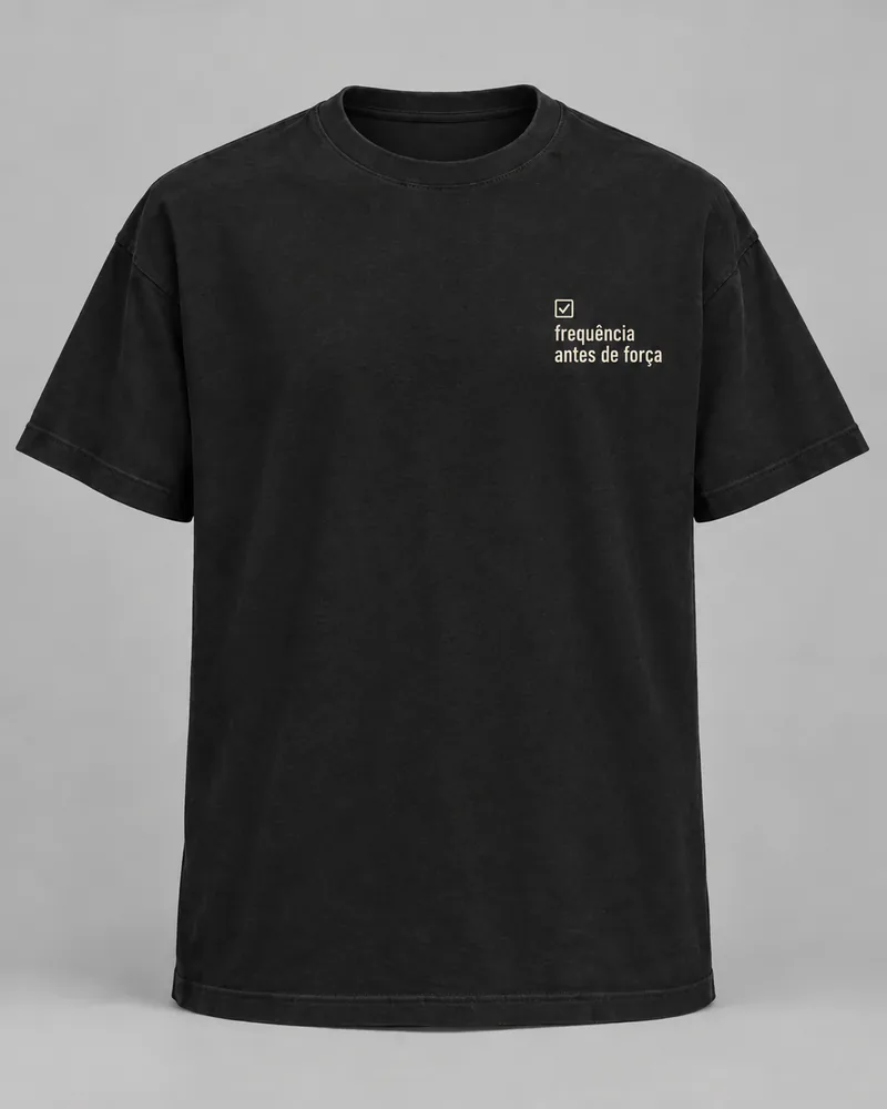 Proposta da camiseta Frequência antes de força, preto