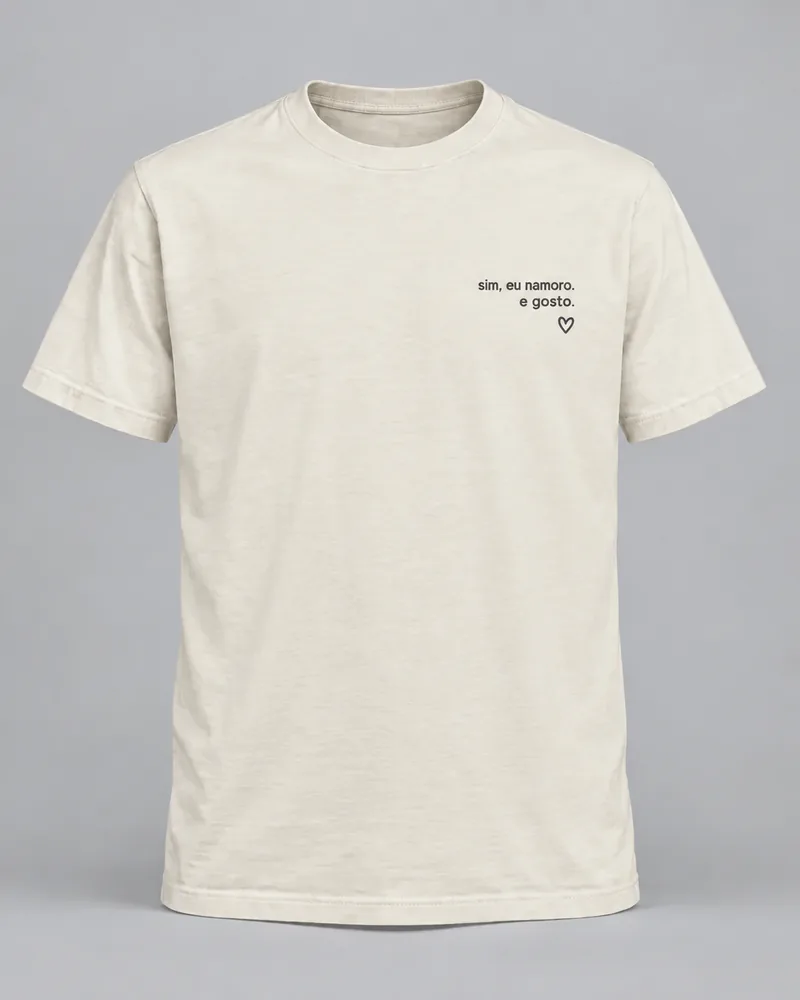 Proposta da camiseta Sim, eu namoro, off-white