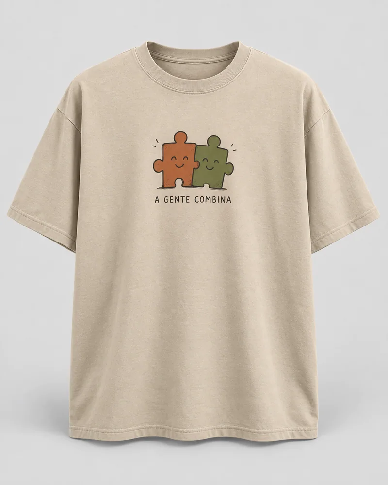 Proposta da camiseta A gente combina, areia