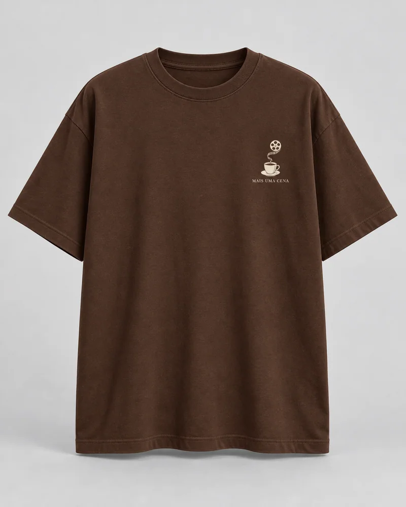 Proposta da camiseta Luz, câmera, café, marrom