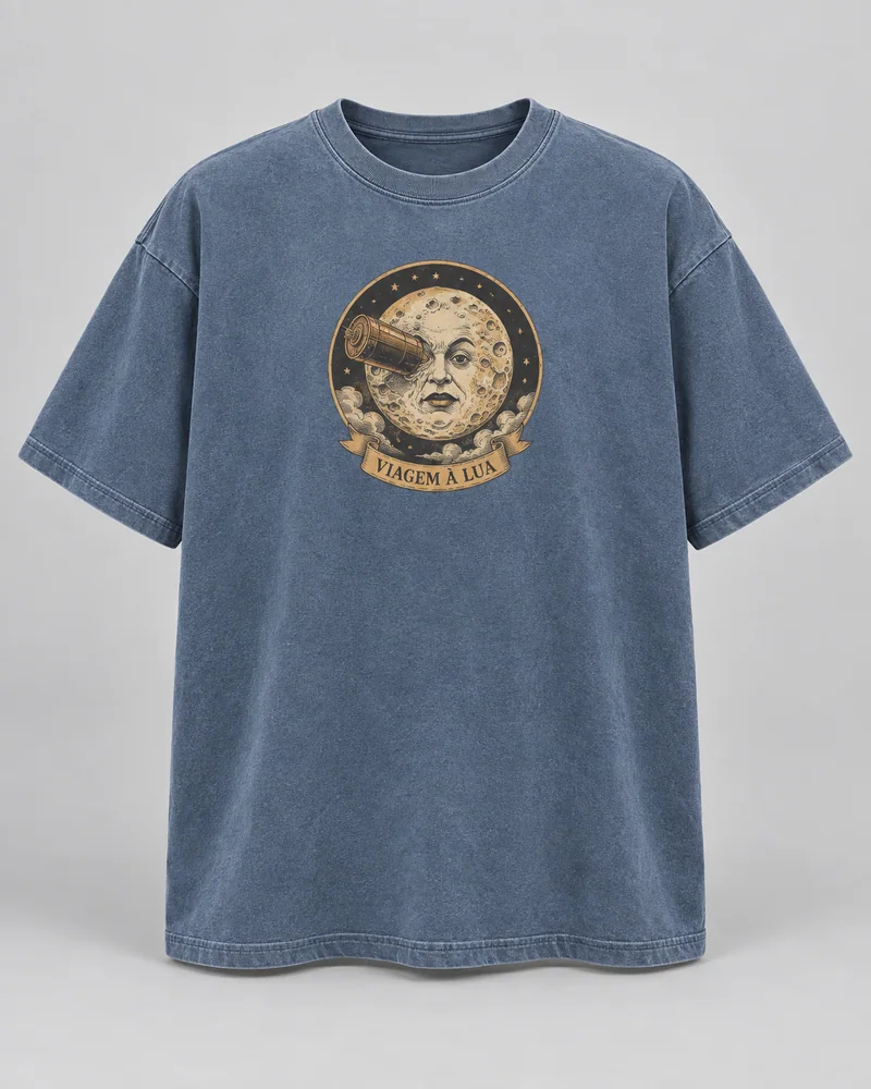 Proposta da camiseta Viagem à Lua — Méliès, azul lavado