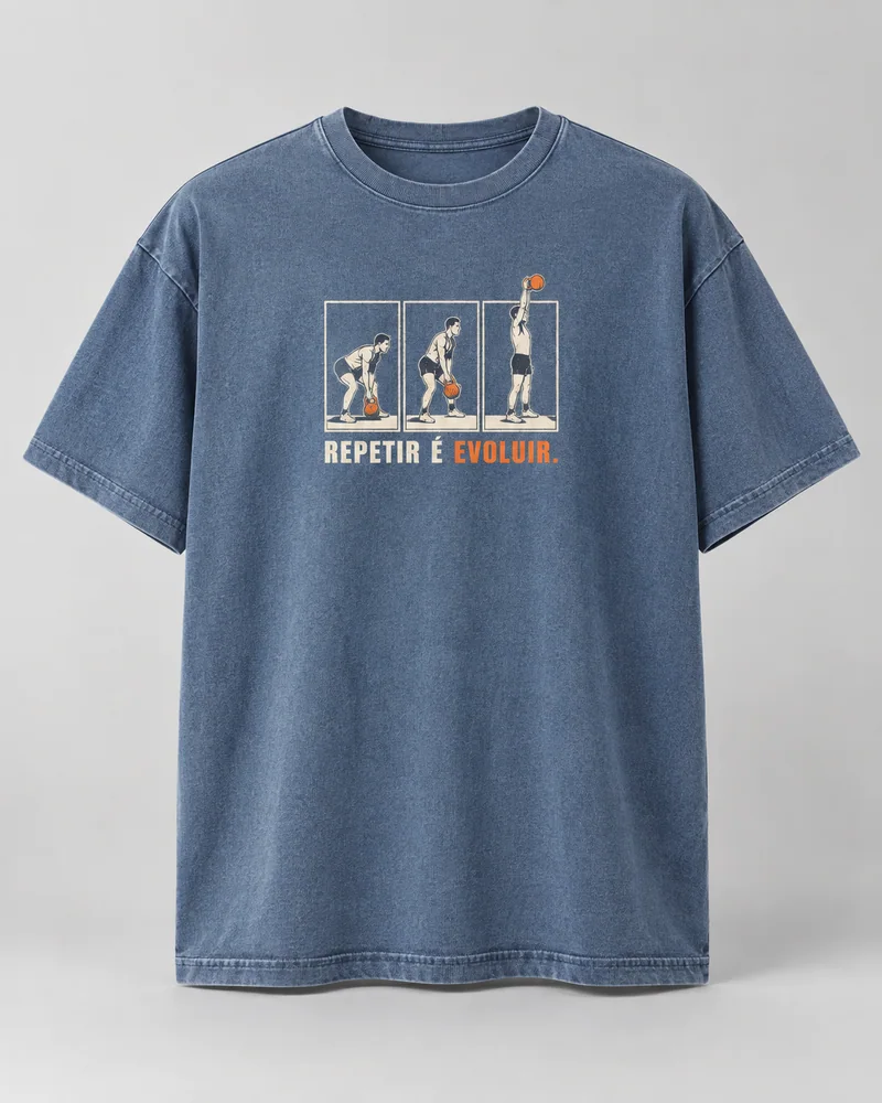 Proposta da camiseta Repetir é evoluir, azul lavado