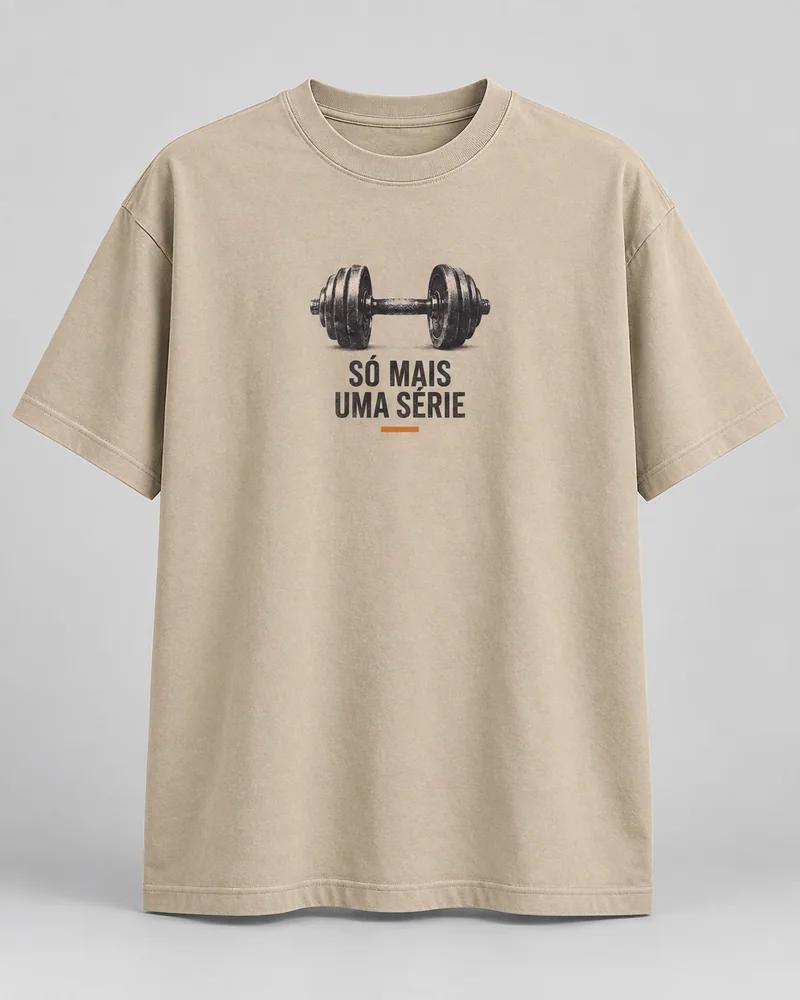 Proposta da camiseta Só mais uma série, areia