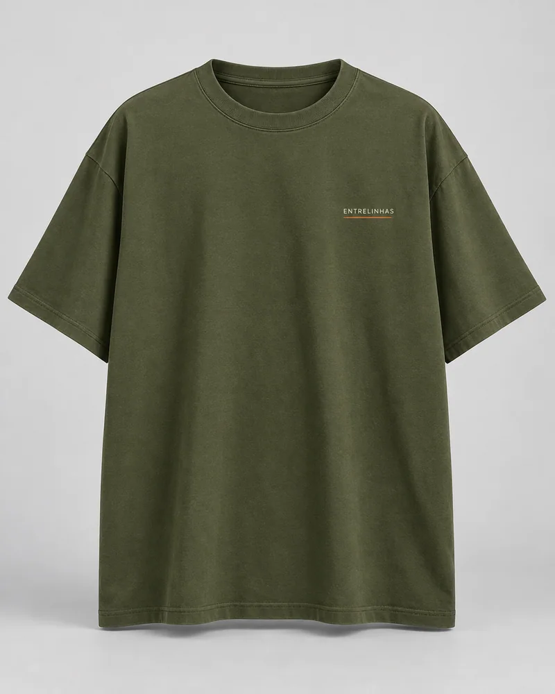 Proposta da camiseta Entrelinhas, verde oliva