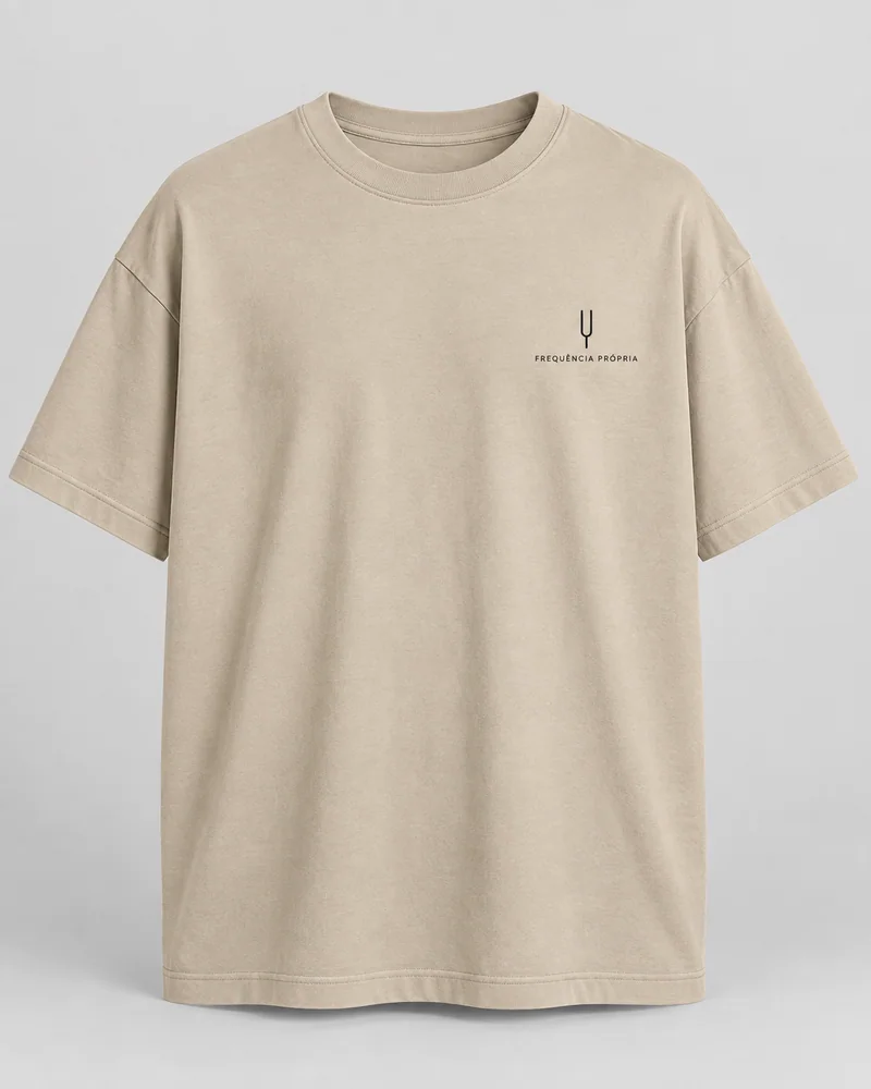 Proposta da camiseta Frequência própria, areia
